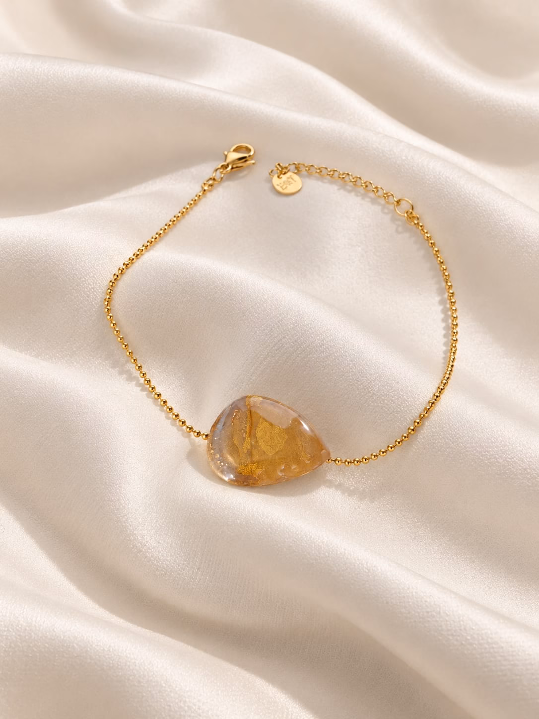 Pulseira Mel em aço inoxidável dourado com elemento central em argila polímera em tons de mel